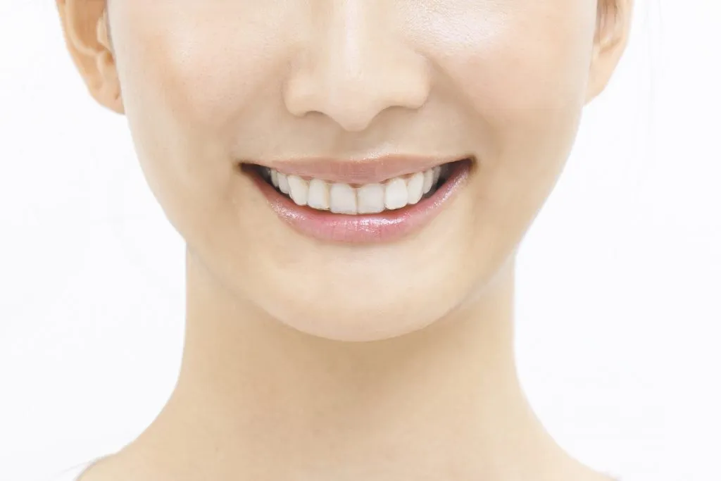 目立たずに矯正治療を受けたいという方におすすめ